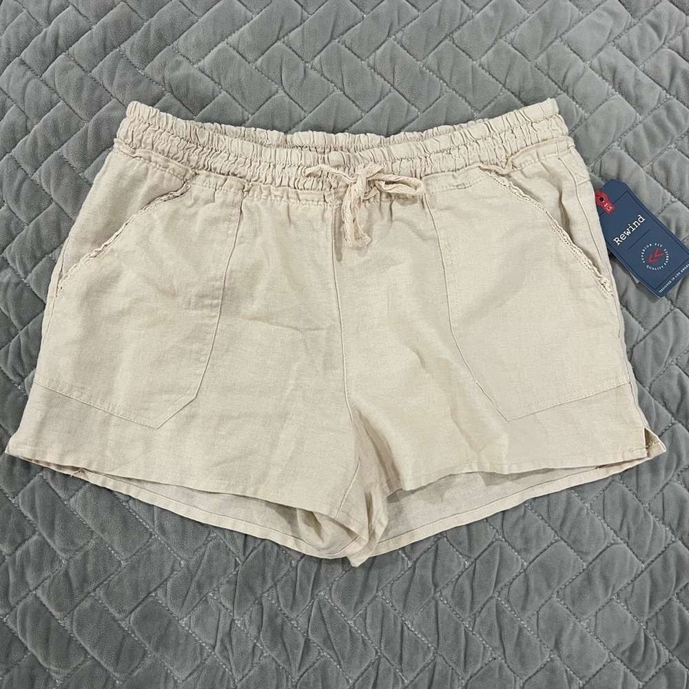 NWT Women's Cream Shorts Size Medium
